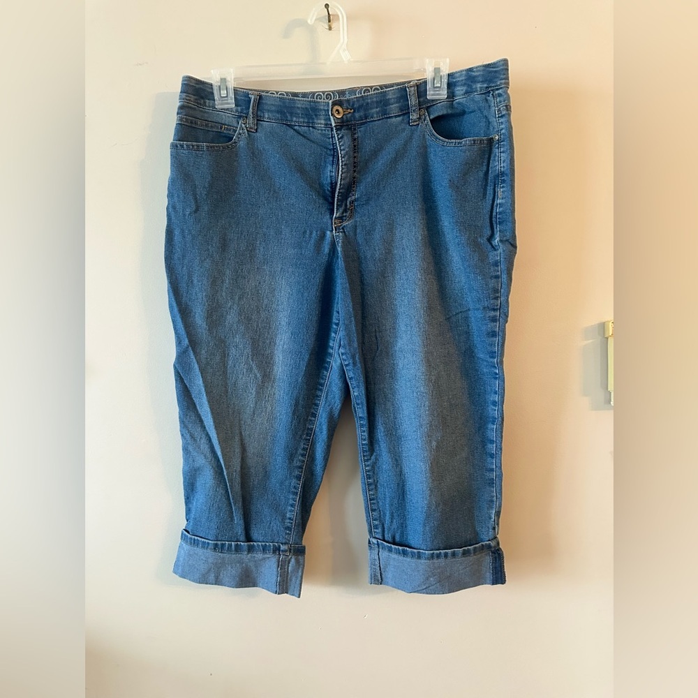 Women’s Faded Glory capri jeans 18